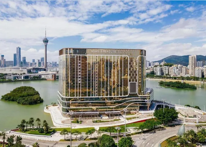 Yoho Resorts World Hotel
